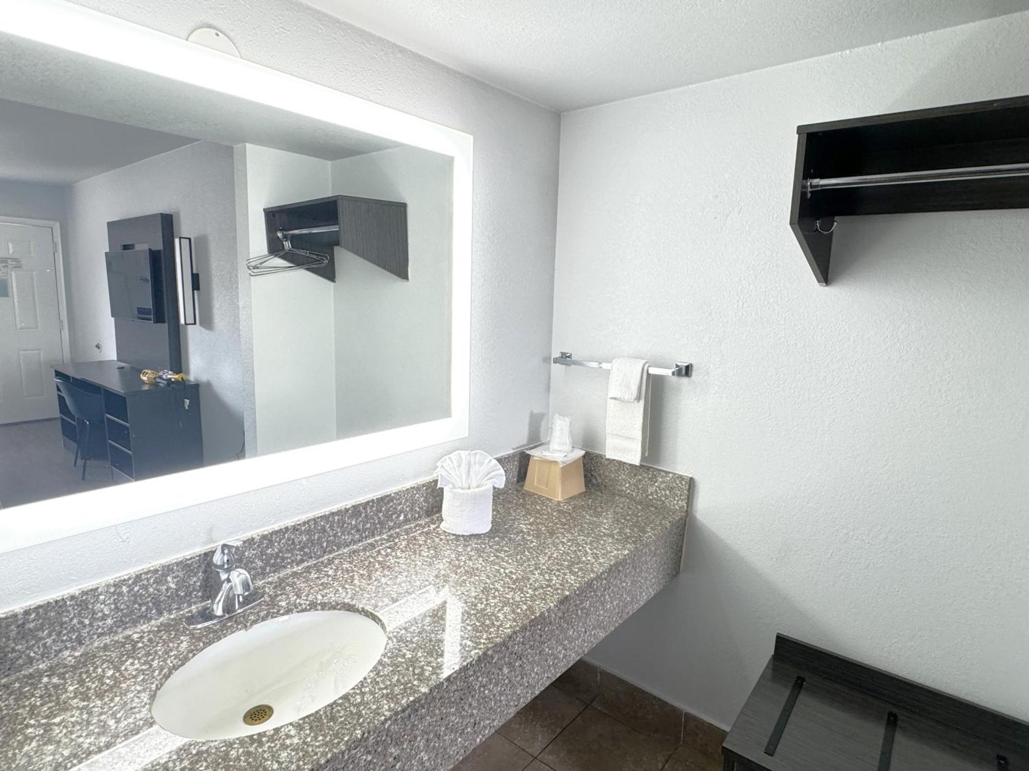 Masters Inn Такер Экстерьер фото